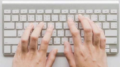 Klavyede neden QWERTY dizilimi kullanılıyor? Gerçek nedeni öğrenince çok şaşıracaksınız