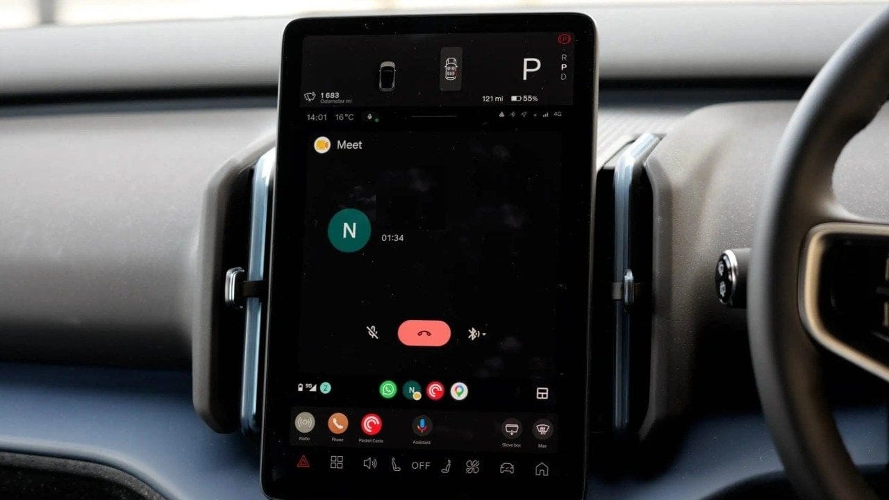 Google Meet artık Android Auto'da! Araç içi toplantı dönemi resmen başladı