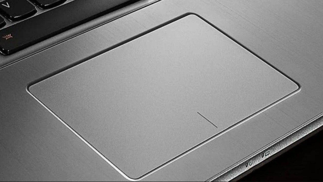 Touchpad neden klavyenin tam ortasında değil? İşte nedeni