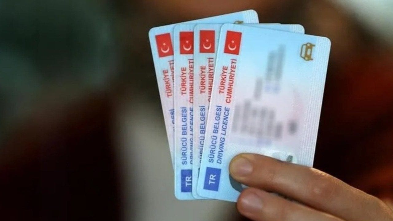 Trafikte kural tanımayanlara ağır darbe! Bu ihlali yapanlar ehliyetini tamamen kaybedebilir