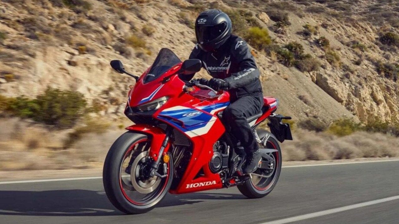 Honda CBR500R Türkiye'de satışa çıktı: Debriyajsız vites teknolojisiyle geliyor