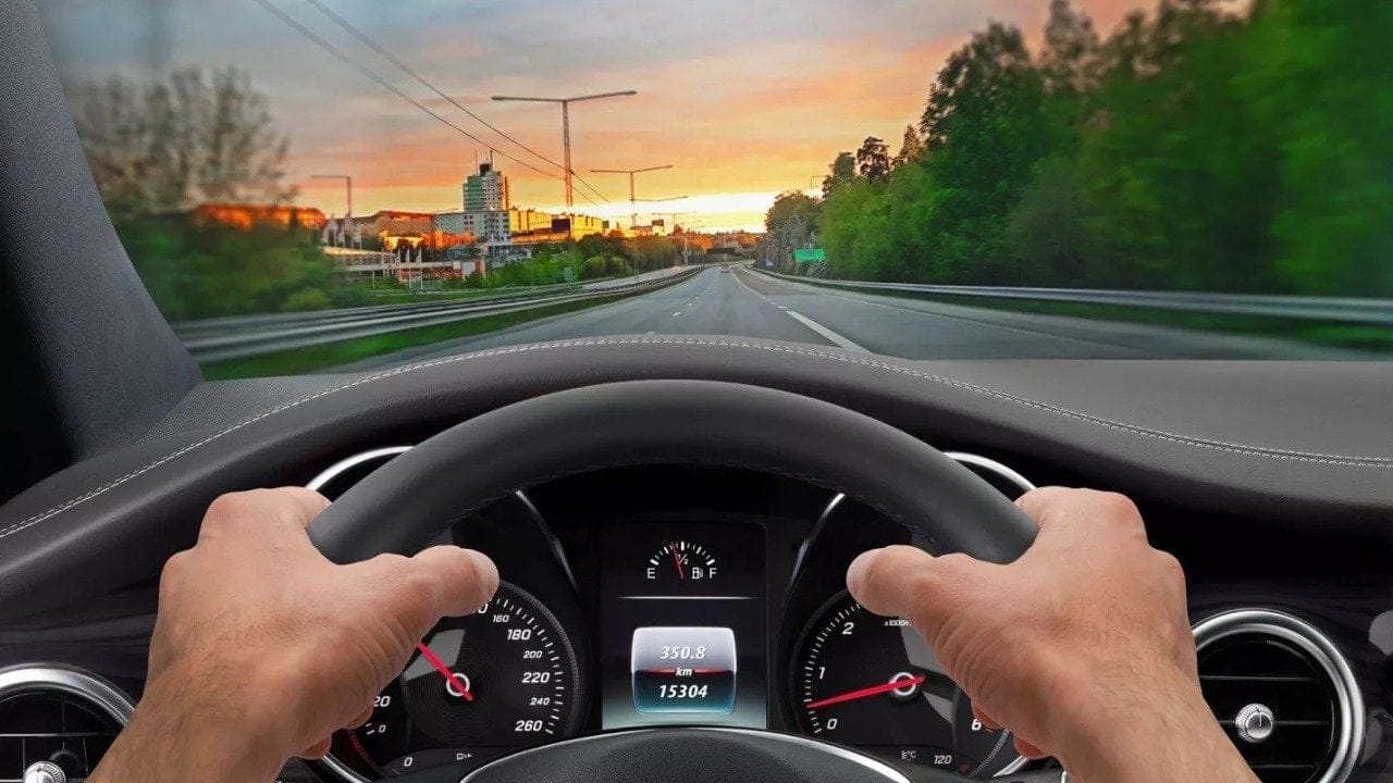AB'den tartışma yaratacak iddia! Hız sınırını aşan araç otomatik olarak yavaşlayabilir