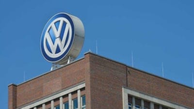 Volkswagen, güneş panellerini korumak için 100 koyun görevlendirdi