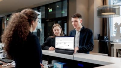 Dünyada bir ilk! Philips'in iki ekranlı monitörü Türkiye'ye geliyor