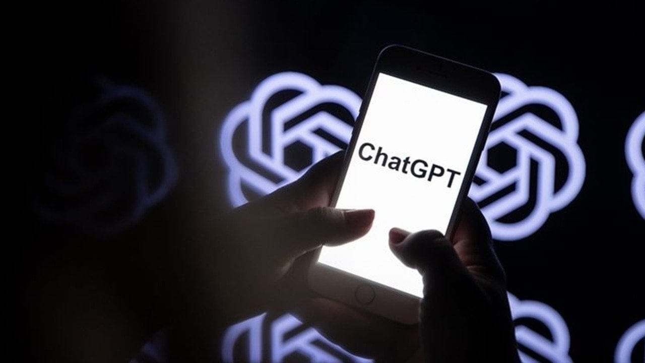 OpenAI'dan dikkat çeken geri dönüş: ChatGPT yeniden WhatsApp'ta!