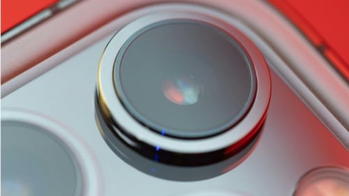 Telefon kameralarındaki metal halka ne işe yarıyor? İşte amacı