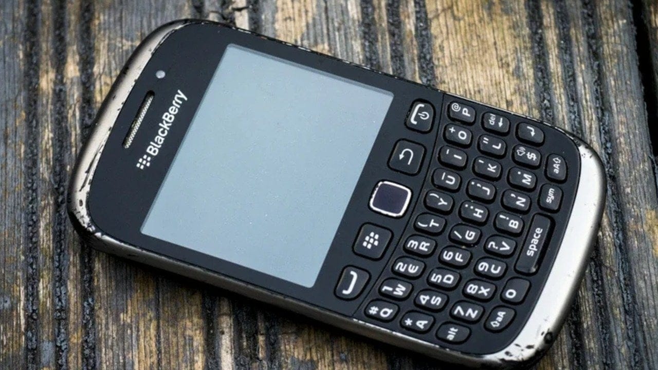 Bir dönemin efsanesi BlackBerry meğer yok olmamış: Bakın şimdi ne yapıyor?