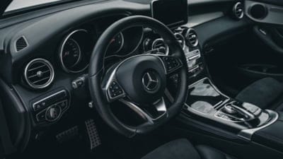 Mercedes'ten dikkat çeken geri adım: Fiziksel tuşlar yeniden otomobillere dönüyor