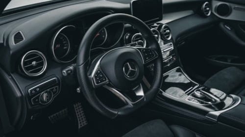 Mercedes'ten dikkat çeken geri adım: Fiziksel tuşlar yeniden otomobillere dönüyor
