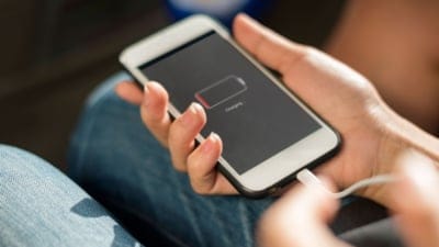 Şarjda telefon kullanmak gerçekten zararlı mı? Uzmanlar açıkladı