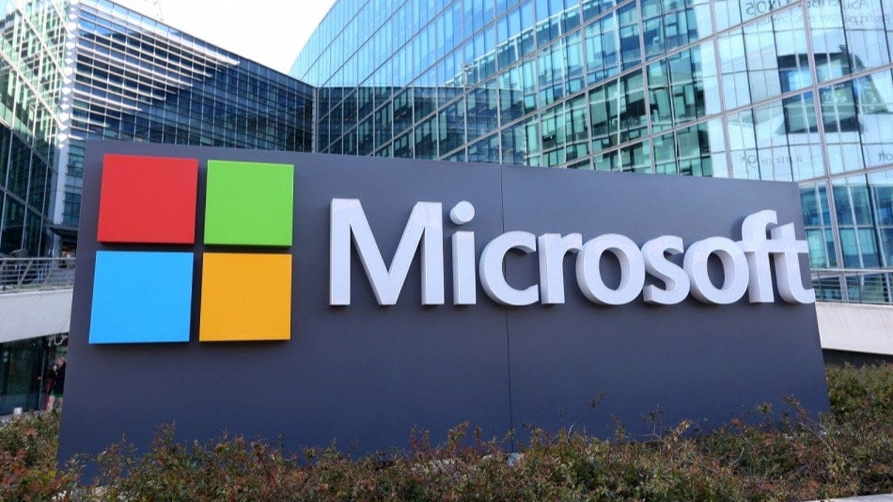 Microsoft'tan tarihi rekor! Bir günde 450 milyar dolar değer kazandı