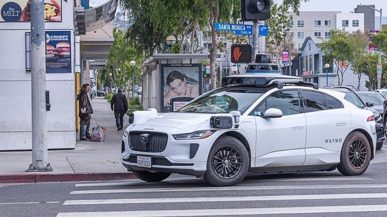 Waymo, Dallas'ta robotaksi hizmetini tüm kullanıcılara açtı