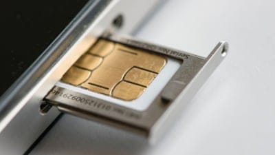 Telefonlarda SIM kart yuvası neden yan tarafta bulunuyor? İşte nedeni