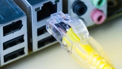 Ethernet kablosundaki küçük tırnak neden var? Meğer kritik bir görevi varmış 