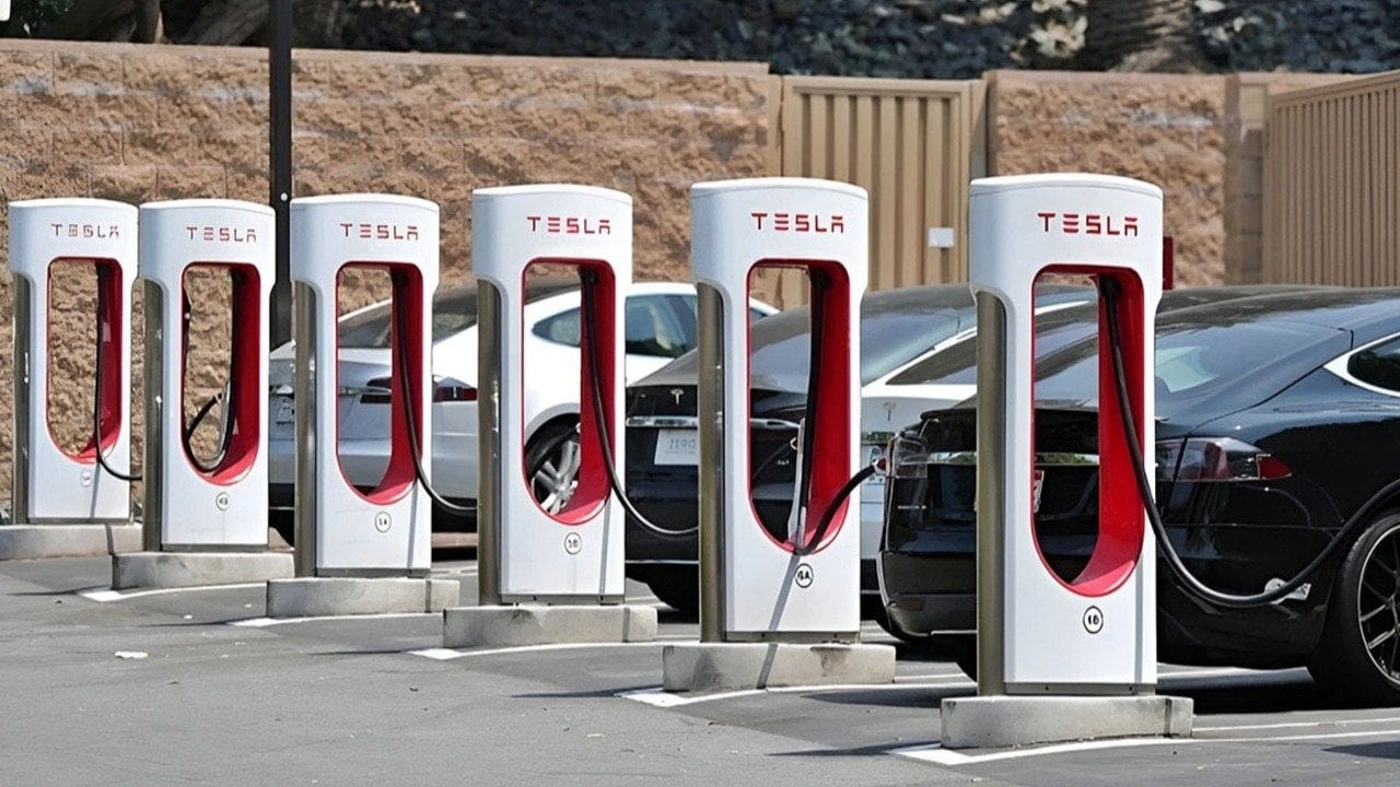 Tesla’dan İzmir’e Supercharger müjdesi: Bornova’ya yeni istasyon geliyor