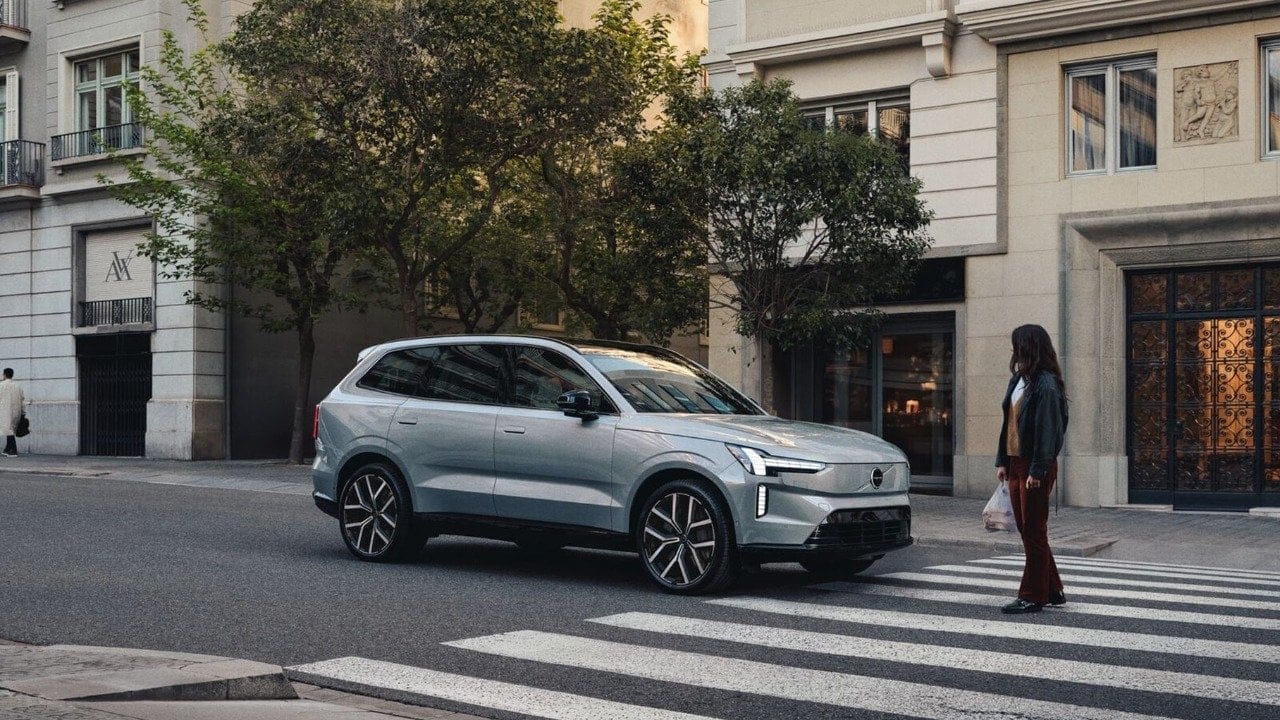 Volvo'dan yeni güvenlik sistemi: Araçlar kazaları ve yayaları birbirine bildirecek