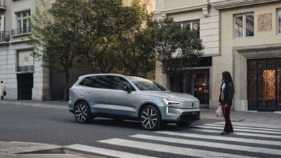 Volvo'dan yeni güvenlik sistemi: Araçlar kazaları ve yayaları birbirine bildirecek