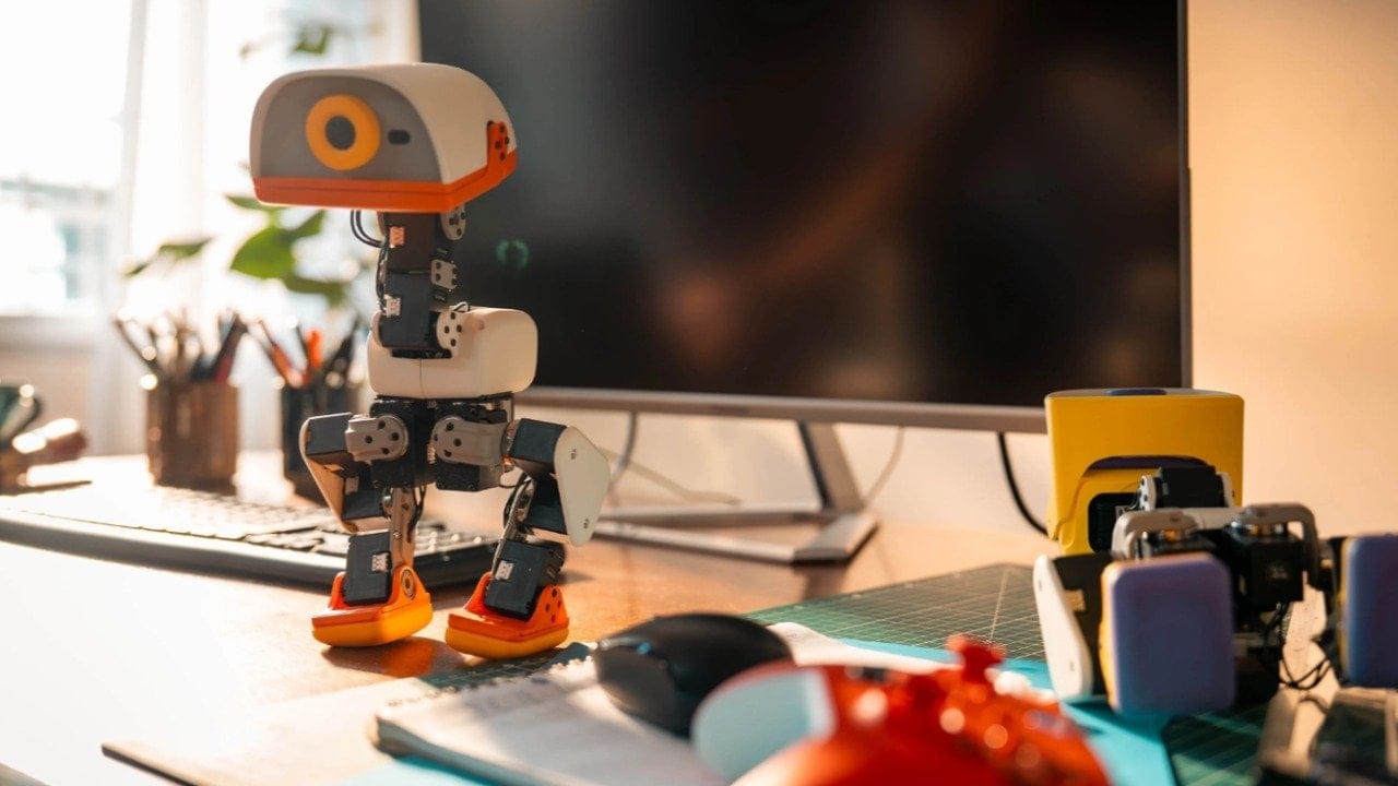 MicroDuck robot rekor kırdı: İlk 24 saatte 2,6 milyar dolarlık satış