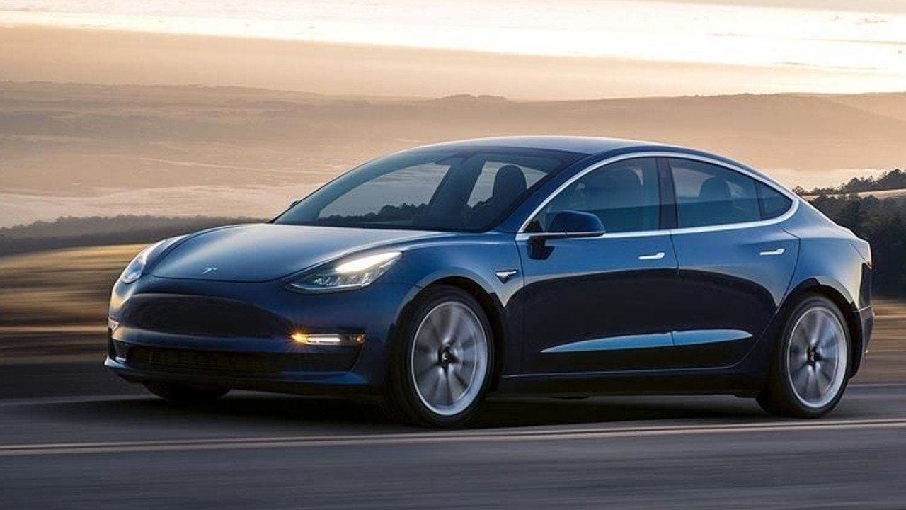 Tesla’dan şaşırtan güvenlik hamlesi: FSD artık sürücünün kontrolünü alabilecek