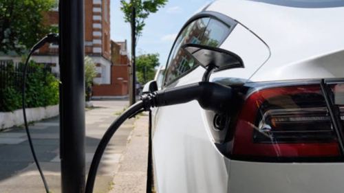 Elektrikli otomobiller benzinlileri geride bıraktı: Maliyet farkı dikkat çekiyor