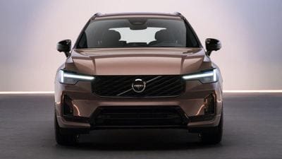 Volvo yeni XC60 ve XC90'ı tanıttı: Batarya kapasitesi iki katına çıktı