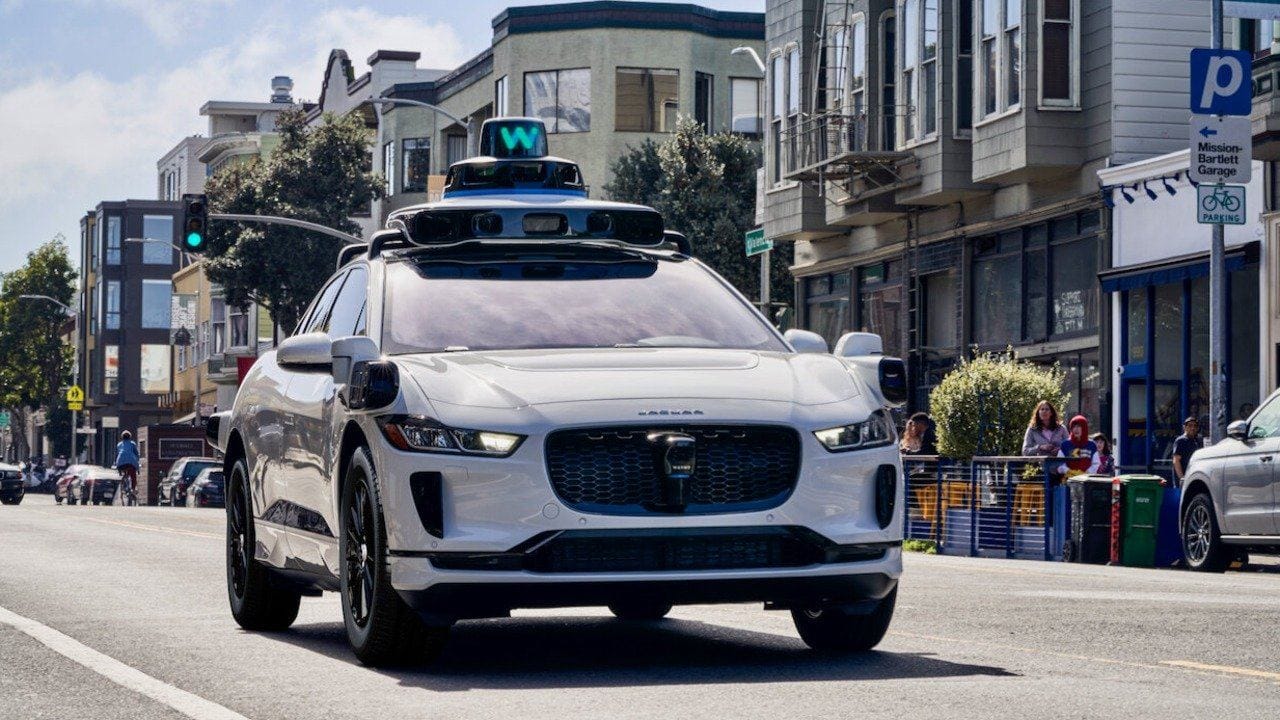 Waymo robotaksi silah taşıyan yolcuları polise bildirdi