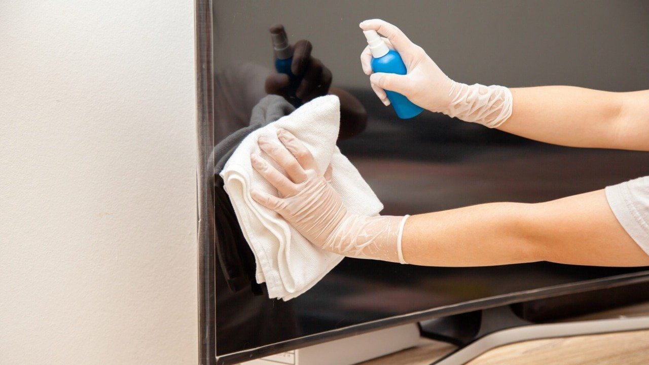 TV ekranı nasıl temizlenir? Ekrana zarar vermeden temizlemenin yolları