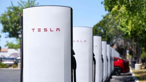 Tesla'dan şarj istasyonlarında yeni dönem: Kurulum süresi dakikalara inecek