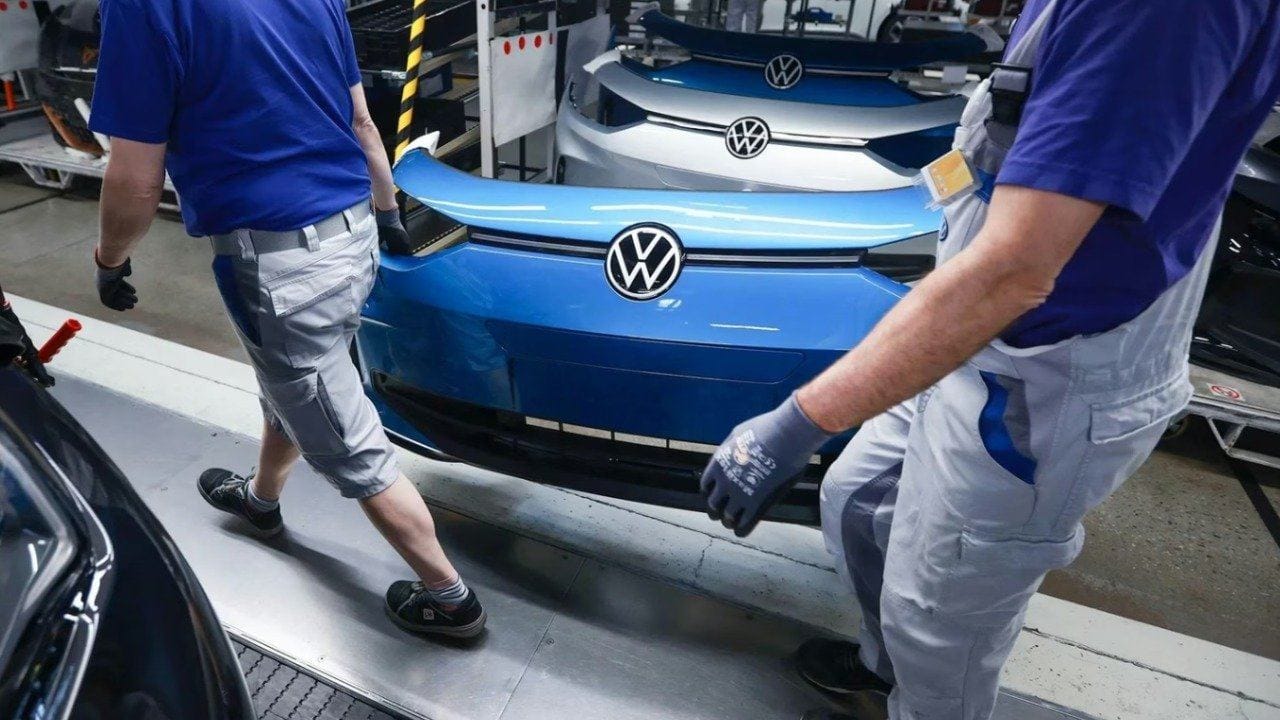 Elektrikli araç satışları patladı: Volkswagen benzinli üretimini yavaşlatıyor