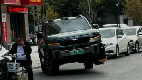 BYD’nin SUV modeli üç tekerlek üzerinde ilerledi