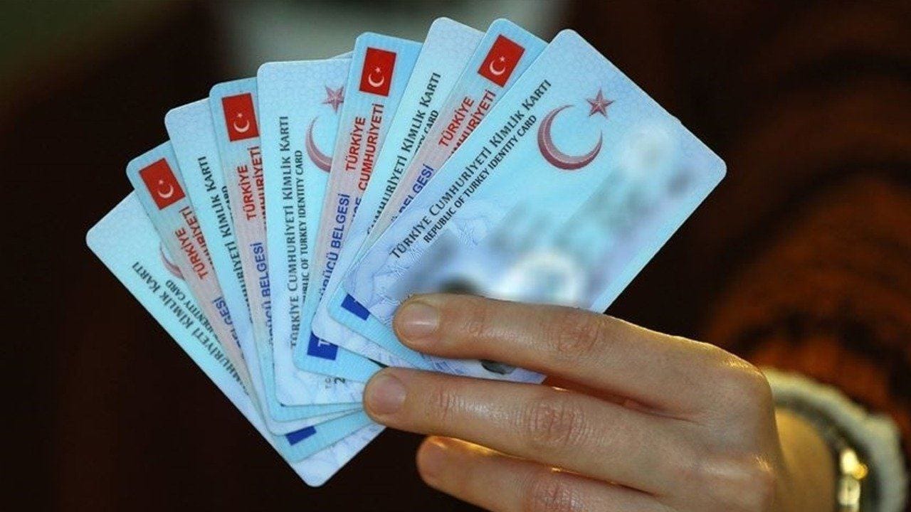 T.C kimlik kartları dijitale taşınıyor: 2027’de test edilecek