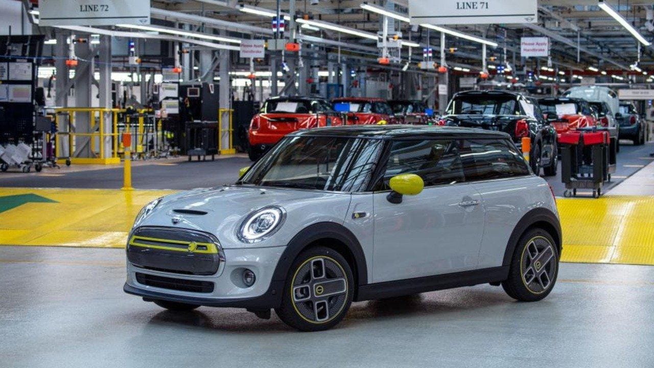BMW fabrikalarında insansız araç dönemi: Otonom sürüş yapılıyor