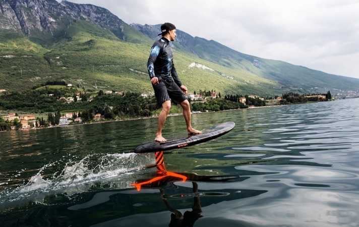 Audi’den elektrikli sörf tahtası: Audi e-foil