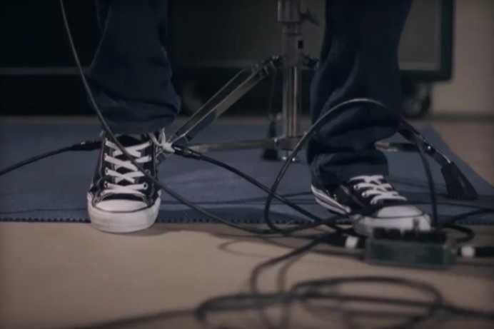Gitar Fişi Bağlanıp Wah Efekti Çıkarılabilen Converse Ayakkabı