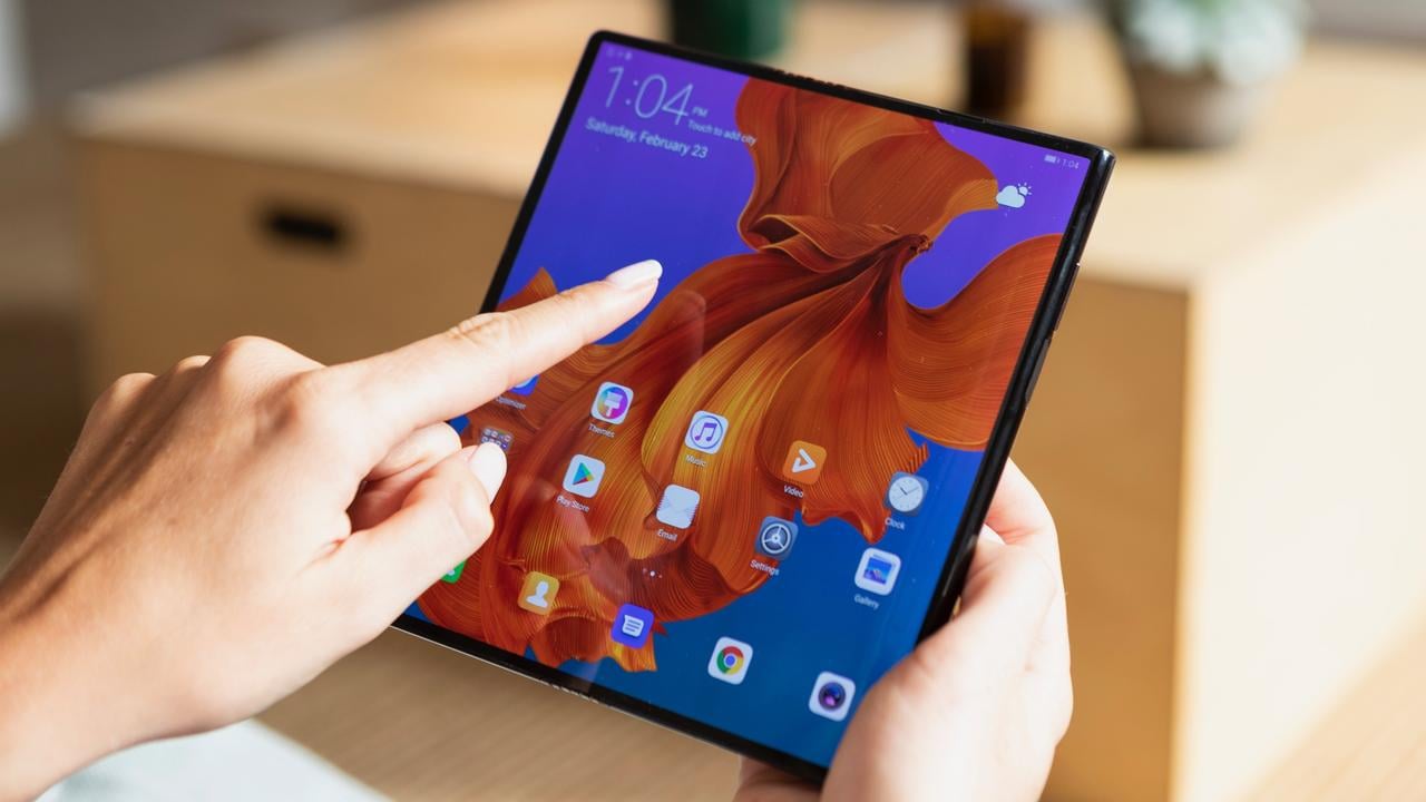 Huawei uygun fiyatlı katlanabilir telefon geliştiriyor