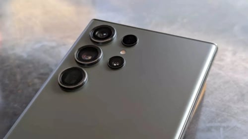 Samsung Galaxy S24 Ultra, iPhone 15 Pro'nun gölgesinde kaldı