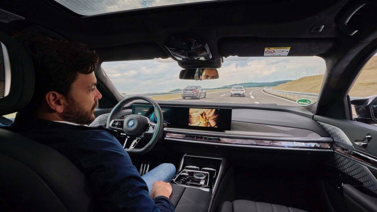 BMW 7 Serisi Seviye 3 Yüksek Otonom Sürüş Özelliği Alıyor