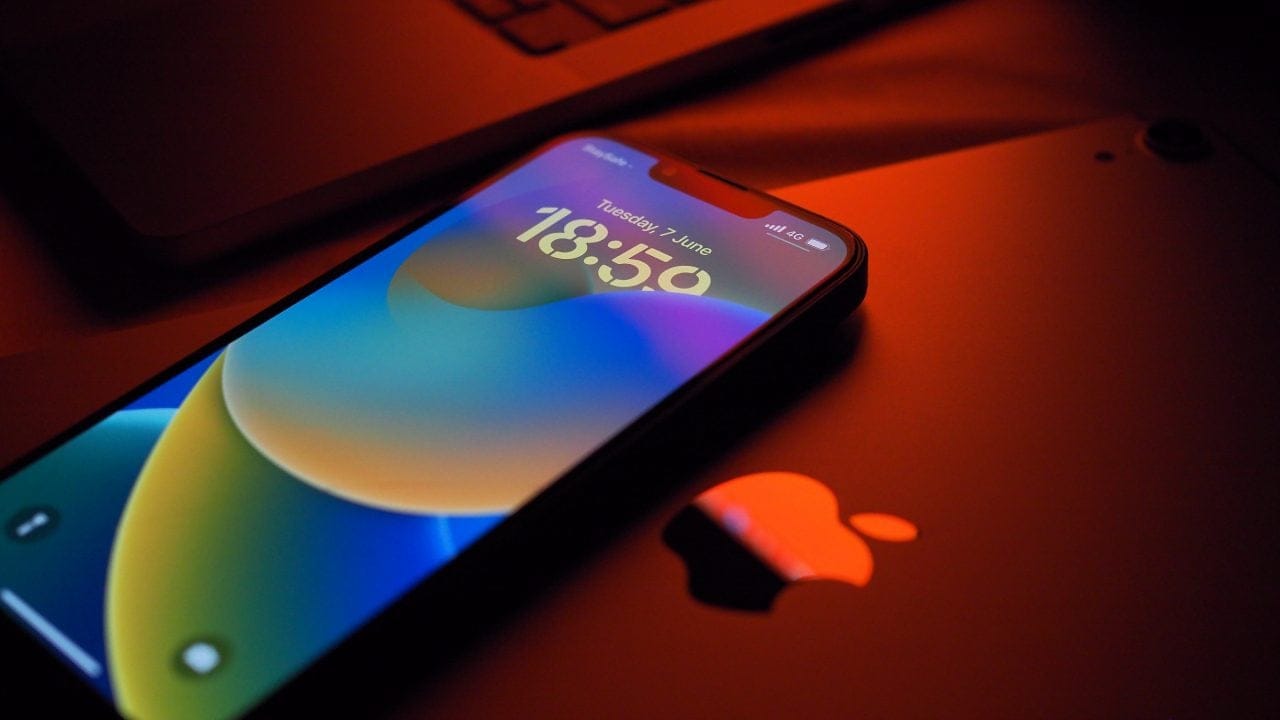 Apple'dan iPhone 18 için Samsung ile sürpriz ortaklık!