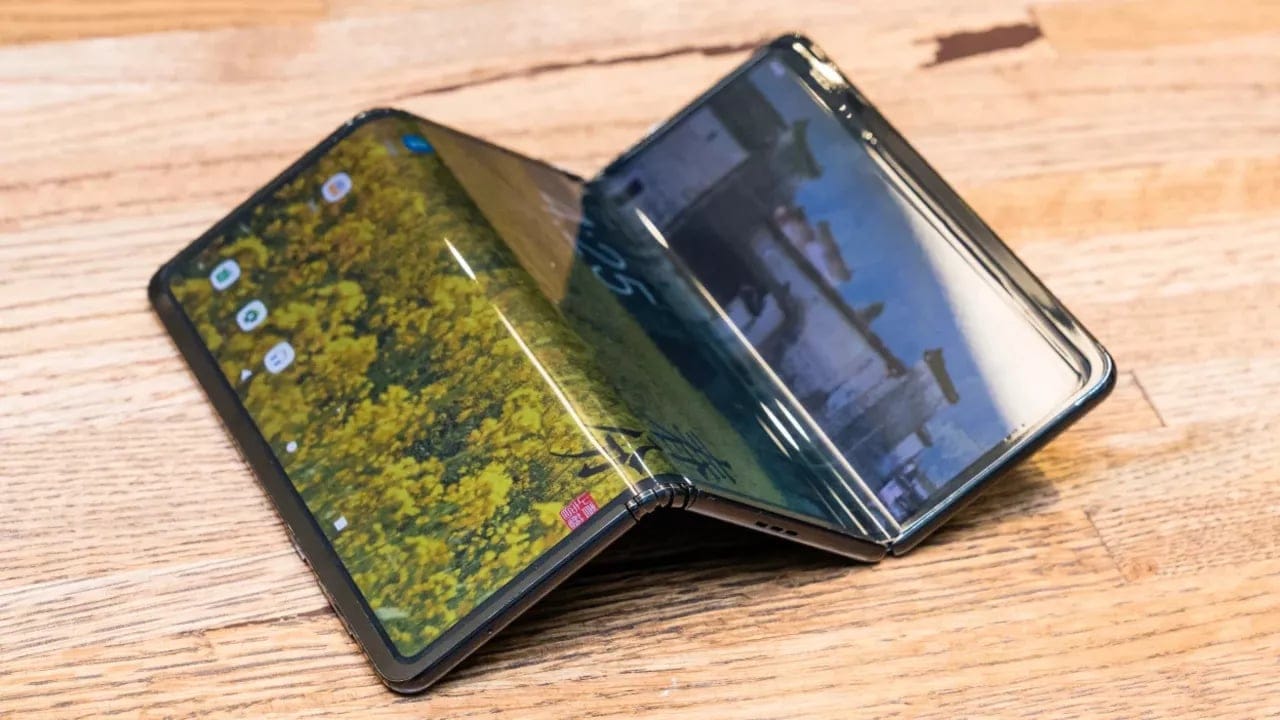 Huawei'nin üçe katlanan fütüristik telefonundan yeni detaylar geldi!