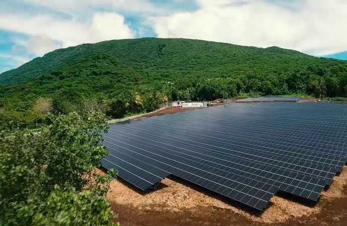 Bu Adanın Elektrik İhtiyacını Tamamen Tesla Karşılıyor
