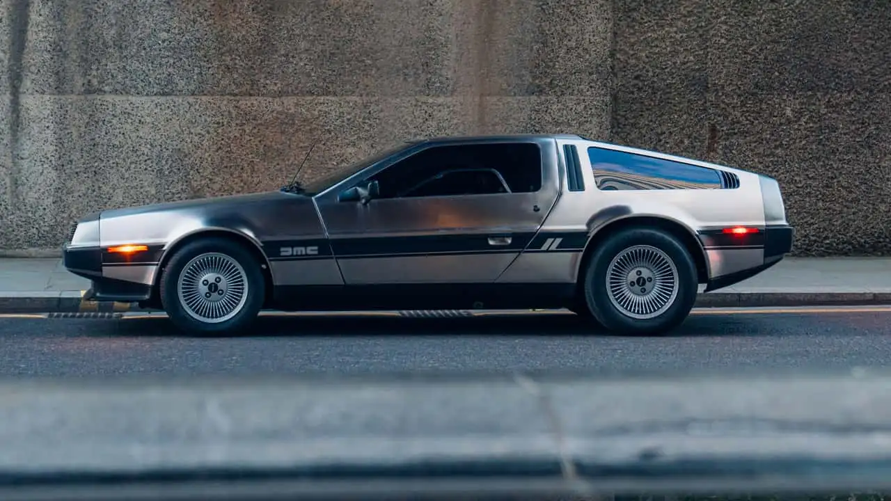 gelecege-donusteki-efsane-delorean-elektrikliye-donusturuldu.webp