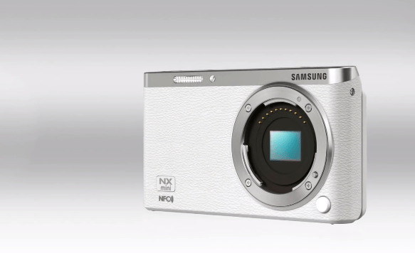 Samsung NX Mini'nin Dış Görünümü